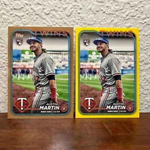 LOTTO 2 CARTE AUSTIN MARTIN 2024 TOPPS UPDATE #US114 ORO /2024 + GEMELLI RC GIALLI - Foto 1 di 3