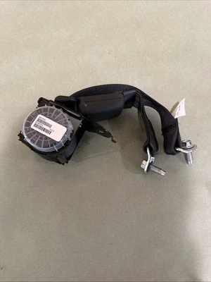 Cinto de segurança central traseiro 13 14 15 16 17 18 19 888545UD8A Nissan Sentra 2013-2019 - Imagem 1 de 4