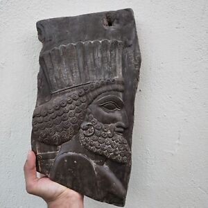 CIRCA AN IMPORTANT PERSEPOLIS ERA PERSIAN STONE CARVED PANEL FRAGMENT OF SOLDIER