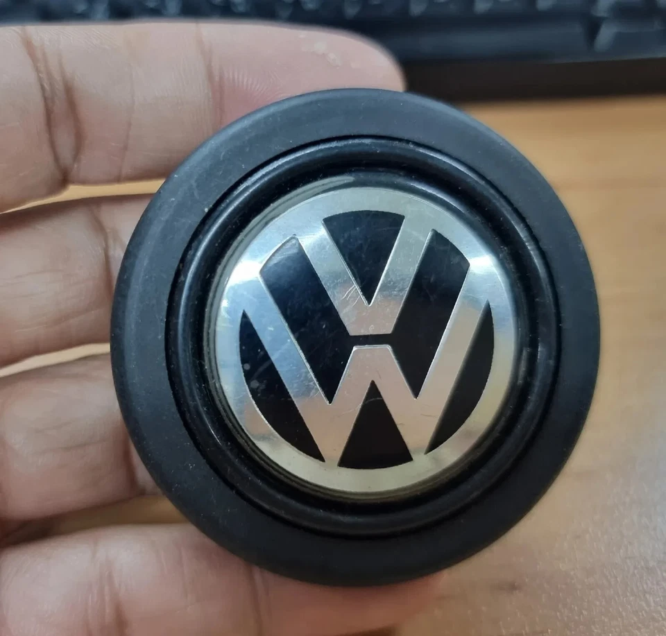 Botón de bocina Momo VW genuino Volkswagen GTI VR6 Golf Jetta Caddy botón de bocina Foto 1 de 4