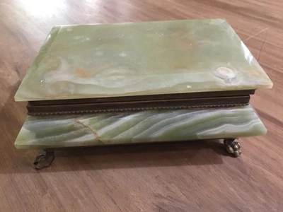 "Joyero vintage hecho a mano de piedra verde pesado 6 7/8"" x 5 1/8""" Foto 1 de 4