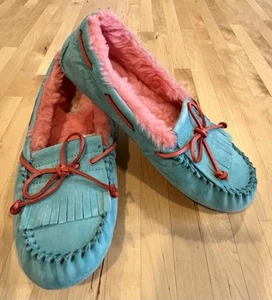 RARE UGG Women's Dakota Turquoise Suede/Pink Faux Fur Moccasin Slippers Size 7 - Picture 1 of 9