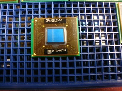 Intel Pentium III Processor 450MHz/256KB/100MHz SL3LG Base/Socket PPGA495 CPU - Image 1 of 2