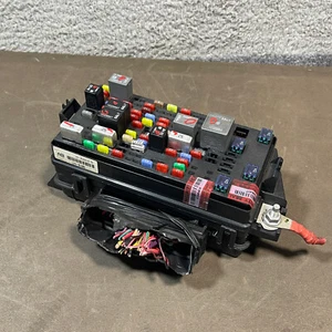 2008-2011 BUICK LUCERNE CADILLAC DTS REAR FUSE BOX UNDER SEAT 13599106 - Picture 1 of 12
