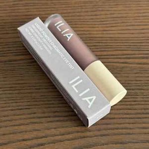 ILIA - Liquid Powder Chromatic Eye Tint, Dim, 0.12 Fl Oz/3.5 mL - Picture 1 of 6
