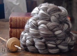CORRIEDALE Natural Wool Roving Combed Top Spinning or Felting Fiber 4 oz - Picture 1 of 5