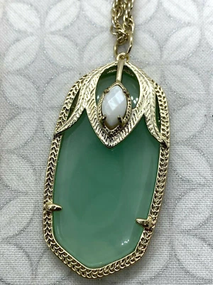 Kendra Scott Roxanne Collar Largo Calcedonia Blanco Perla Verde Darby Rae Foto 1 de 4