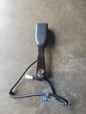 2019 年本田 RIDGELINE PASSENGER 侧前座皮带扣 原始设备制造商 二手 右握 完整 — 第 1/2 张图片