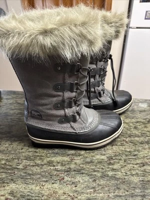 Sorel Joan of Arctic Invierno Botas de Nieve Juveniles Talla 6 Gris Negro Gamuza Imitación Piel Foto 1 de 4
