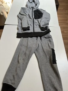 2 Piece Sweat Suit Size 6/7 Boys Zip Up Jacket With Pockets And Matching Pants - Picture 1 of 6