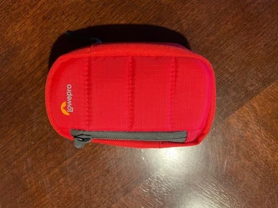 Estuche rojo para cámara Lowepro Foto 1 de 4