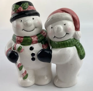 Snowman Couple Hugging Salt and Pepper Shakers Pre Loved Candy Cane Scarves -L - Picture 1 of 11