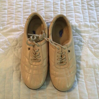 Dr Scholls  Women’s Shoes Size 9 W E2W-JD Cream - Image 1 of 4