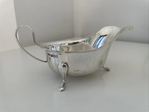 Stunning Solid Silver Antique Sauce Boat By Edward Viners - Hallmarked 1932 Cover