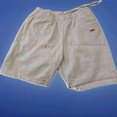 Pantalones cortos Supreme talla grande con logotipo Supreme con manchas para salir Foto 1 de 4