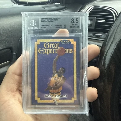 KOBE BRYANT 1998 FLEER TRADICIÓN GRANDES EXPECTATIVAS HOLOFOIL INSERTO BGS 8,5 NBA Foto 1 de 2