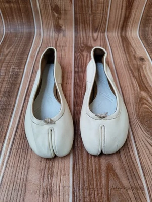 Bailarina plana Maison Martin Margiela TABI cuero blanco crema UE 36 EE. UU. 6 Foto 1 de 4