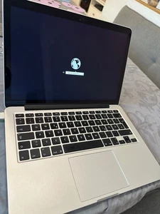 MacBook Pro 2015 - 13 Zoll Retina - 2,7 GHz - 256 GB - Defekt - Bild 1 von 8