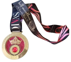 2014 Diva’s Half Marathon Race Finisher Crown Medal - Bild 1 von 2
