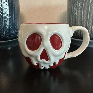 Taza Calavera Manzana Veneno Reina Malvada Blancanieves Parques Disney Roja y Blanca NUEVA - Imagen 1 de 4