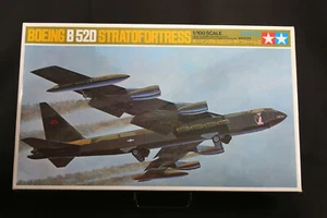 XE011 TAMIYA 1/100 maquette avion 60025 2400 25 Boeing B52D stratofortress - Photo 1/4