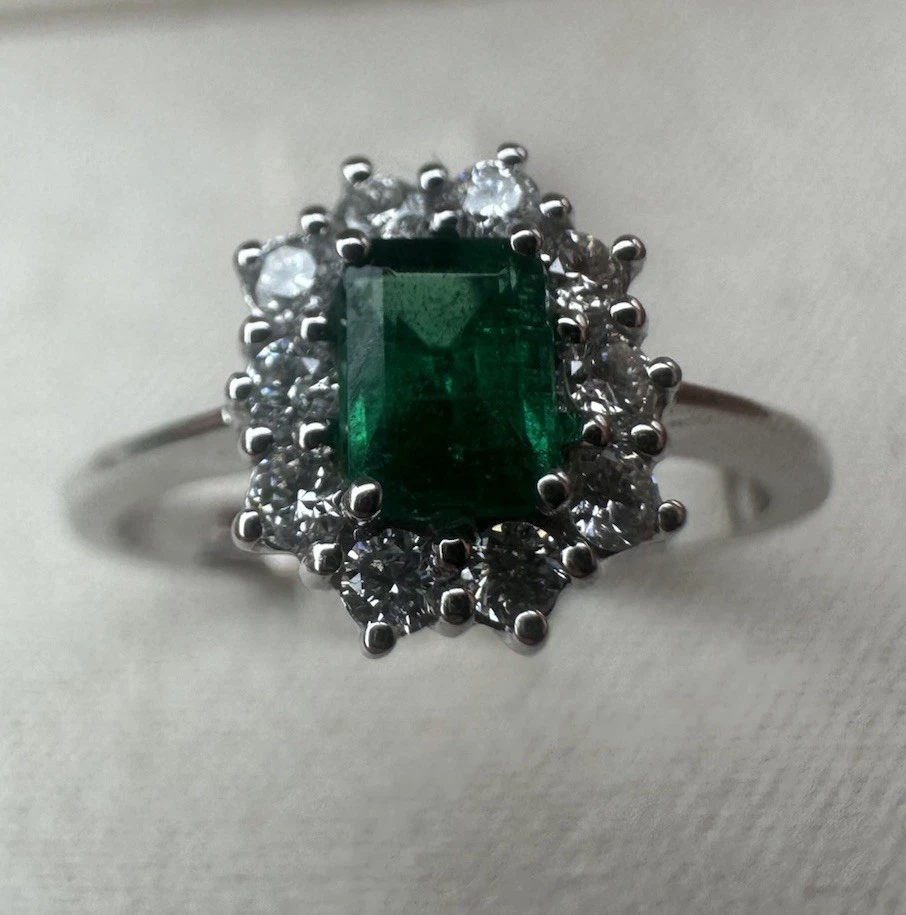 Anillo de Oro Blanco 18kt. Diamantes Naturales Y Esmeralda Natural con Garantia - Imagen 1 de 4