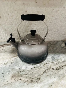 Le Creuset Enamel on Steel 1.7 Quart Whistling Tea Kettle Flint-Oyster Grey - Picture 1 of 8