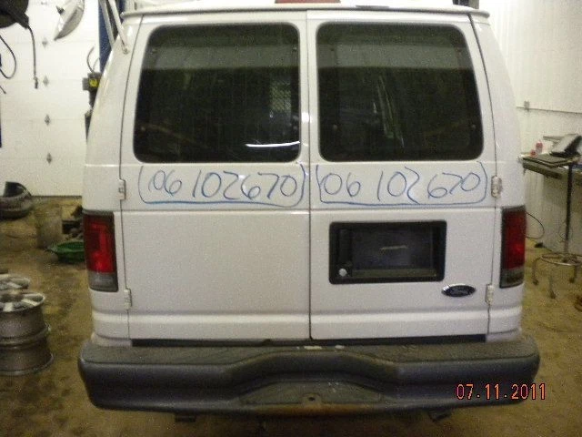 Luz de estacionamiento/esquina del conductor luz de estacionamiento señal de giro para camioneta Ford E150 03-07 9797842 Foto 1 de 4