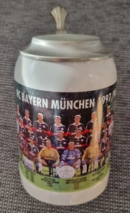FC BAYERN MÜNCHEN Krug Keramik Mannschaftsbild 1997/98 0,5 mit Zinndeckel, TOP - Bild 1 von 6