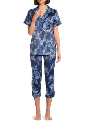 Conjunto de pijama capri Cabernet by Sleep Sense satinado floral manga corta cuello muesca Foto 1 de 4