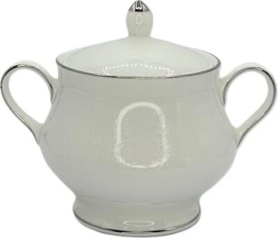 Cuenco de azúcar de armiño plateado Wedgwood y forma de contorno de tapa Foto 1 de 2