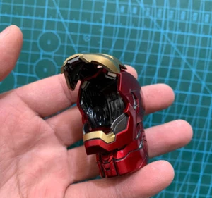 Hot Toys MMS427D19 1/6 Iron Man Mark XLVII Empty Helmet with Detachable Mask New - Picture 1 of 4