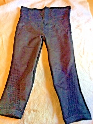 PRO FIT BLACK CAPRI PANTS YOGA GYM EXCERSICE ATHLETIC PANT  12% ELASTANE SZ L - Image 1 of 4