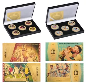 Calcio Cristiano Ronaldo & Lionel Messi Note / Set Monete Placcate in Oro x5 + Scatola - Foto 1 di 15