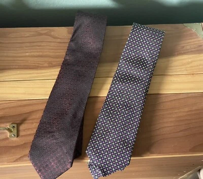 Gravatas masculinas Tom James dois decote preto/vermelho 62” e azul/amarelo 60” seda floral EUA - Imagem 1 de 4