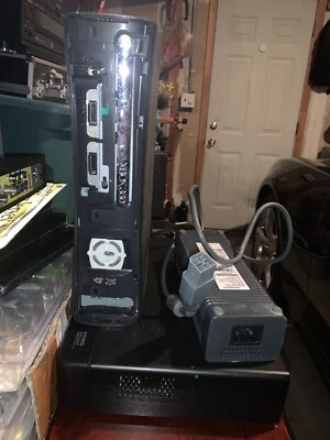 Microsoft Xbox 360 White 20 GB HDD Console / No HDMI FOR PARTS / REPAIR - Image 1 of 4