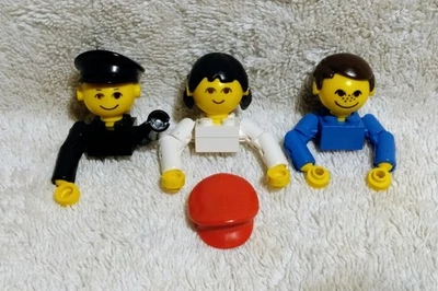 Vintage LEGO Maxifigure Lot From The 1970s People Freckles Homemakers Hair Hats  - Image 1 of 2