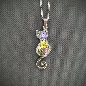 Botanical Kitten Pendant, Cat Necklace Real Flowers Daisy Forget-me-not Kitty - Picture 1 of 3