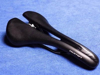 SILLÍN ROMIN ESPECIALIZADO RIELES TITANIO 155MM NEGRO EXCELENTE ESTADO Foto 1 de 4