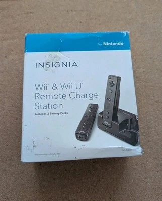 Wii & Wii U Remote Charge Station Includes 2 Battery Packs - NEW - Image 1 of 2