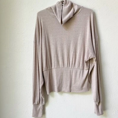 Suéter Glamour FREE PEOPLE Cuello Capucha Brillante Mujer Talla Grande Perla Polvo Brillo Foto 1 de 4