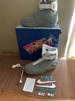 universal nike mags