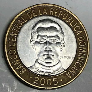 # C4466     DOMINICAN  REPUBLIC     COIN,     FIVE  PESOS   2005 - Picture 1 of 2