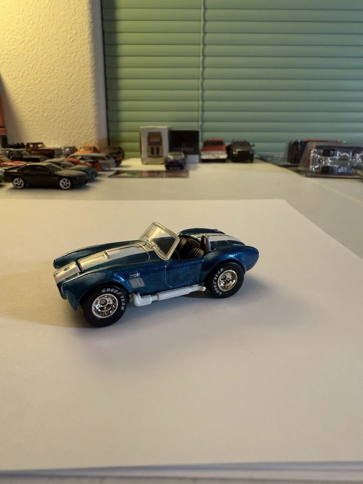 Hot Wheels Carol Shelby Legends Cobra 427 SC Suelto Foto 1 de 4