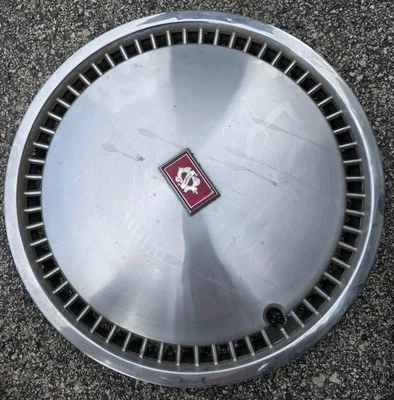 Oldsmobile 88 usado. 98, tapacubos Custom Cruiser (80-90) 15", 22505014, #4074 Foto 1 de 2