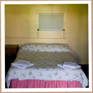 SIGNIERT - MARTIN PARR - ISLE OF WIGHT HOLIDAY CAMP - LTD 6"" x 6"" MAGNUM DRUCK - Bild 1 von 2