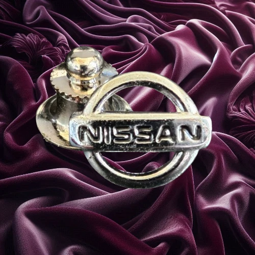 Sammler Pin - KFZ/AUTO - Nissan/Datsun "Logo" - Rar/Selten - Bild 1 von 1