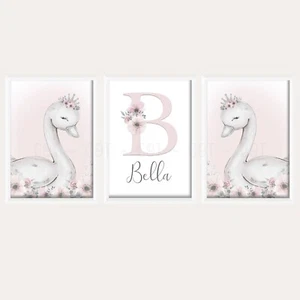 Mädchen Schwan personalisierte NUR DRUCKE A4 Kinderzimmer rosa Blumen Girly  - Bild 1 von 2