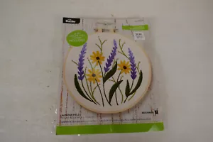 Kit Bordado Estampado Bucilla Cuadros “Campos de Lavanda” Nuevo en Paquete - Imagen 1 de 4