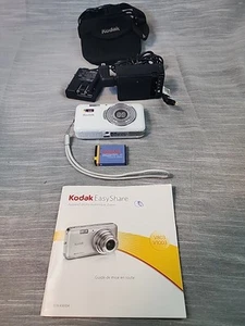 Kodak EasyShare V1003 10.2MP Digital Camera with Case and Battery - White glaze - Picture 1 of 9